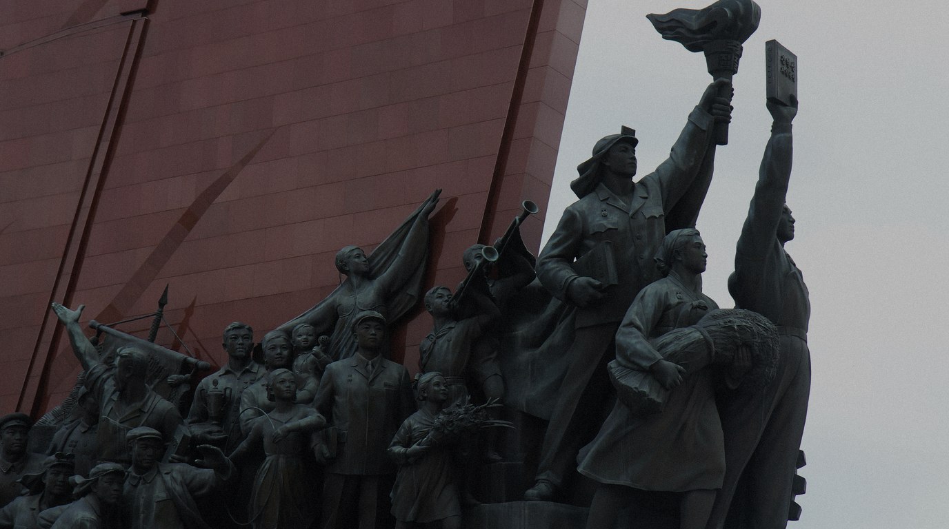 Coreia do Norte lança míssil e avisa que está de olho nos EUA